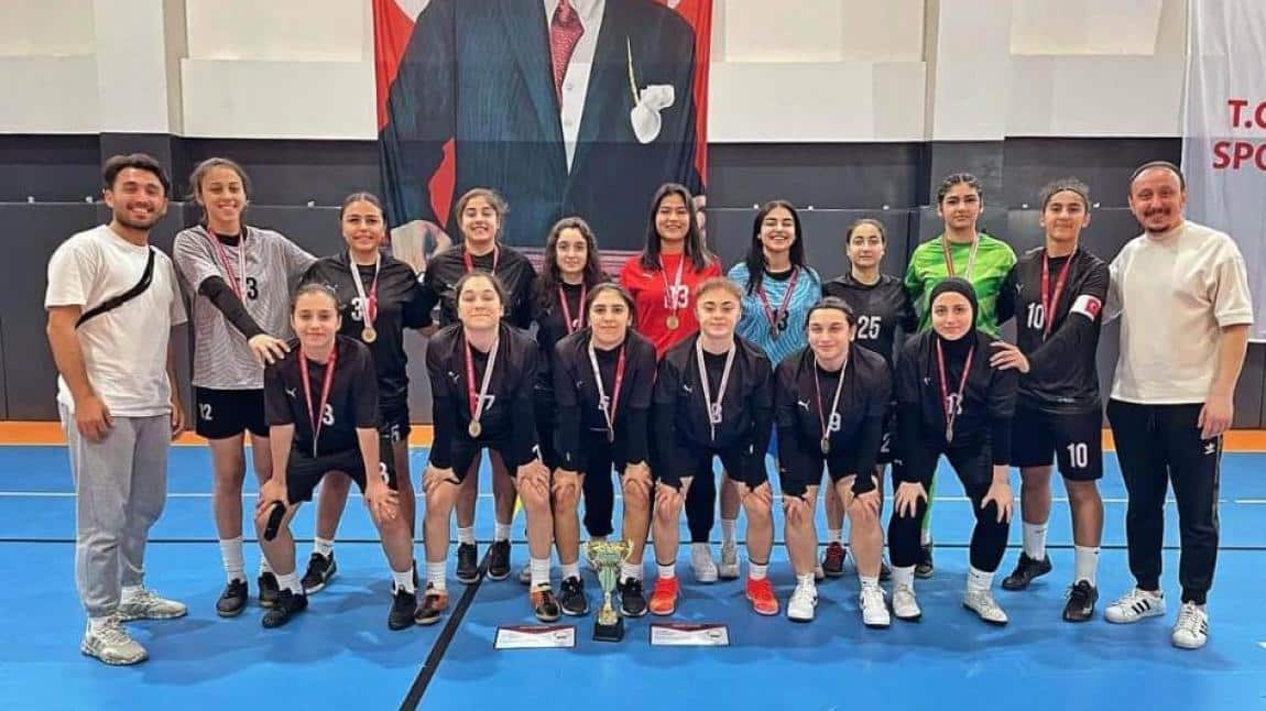 Genç Kız Futsal ekibimiz İstanbul şampiyonu...